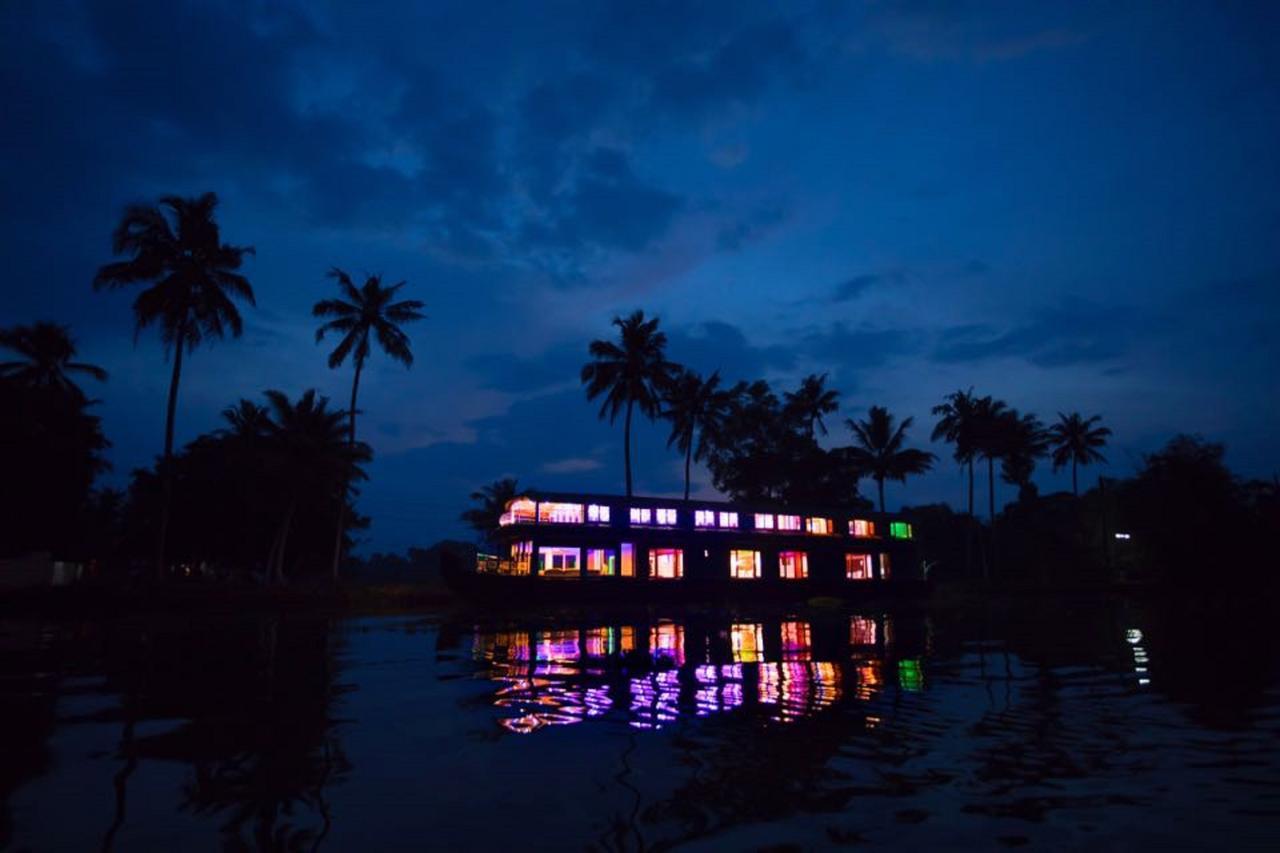 Indiavacationz Houseboats Hotel Alappuzha Exterior photo