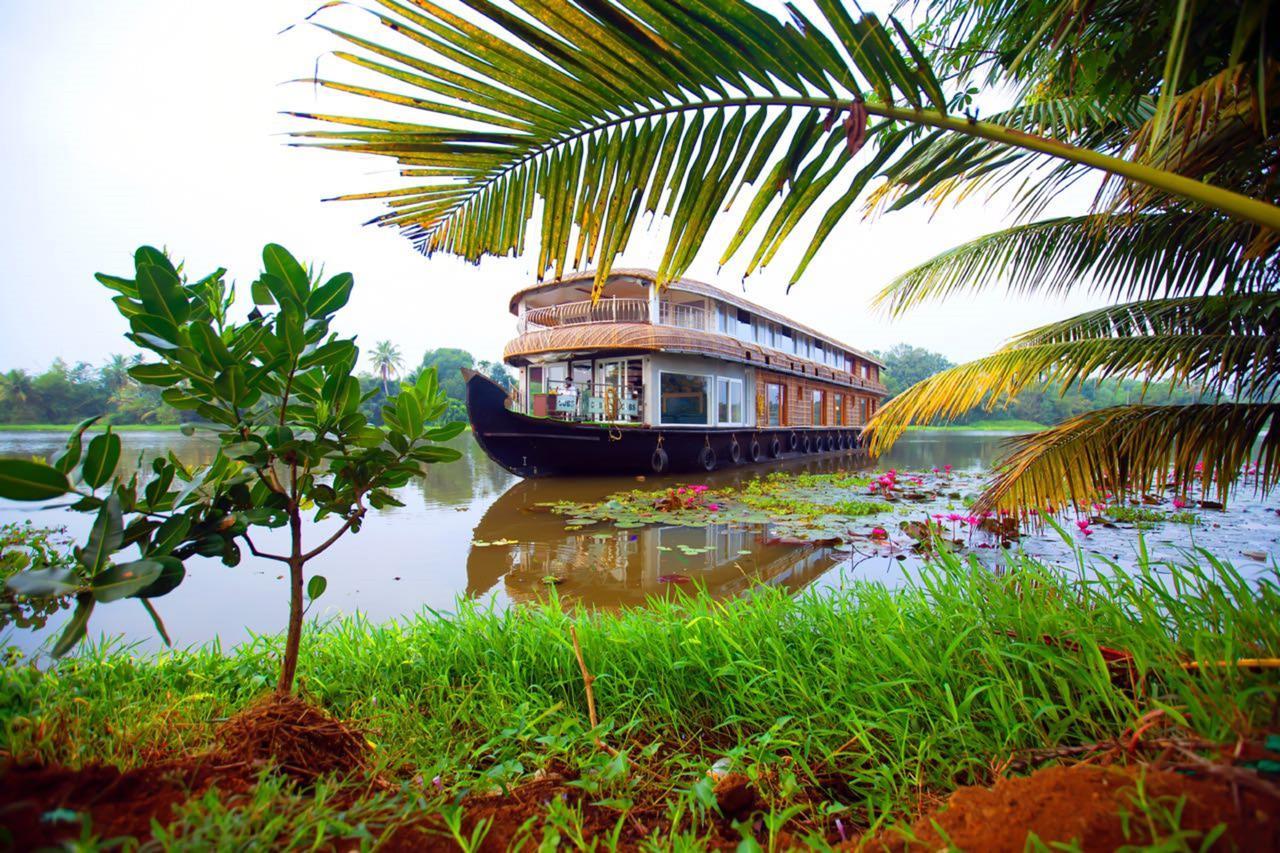 Indiavacationz Houseboats Hotel Alappuzha Exterior photo